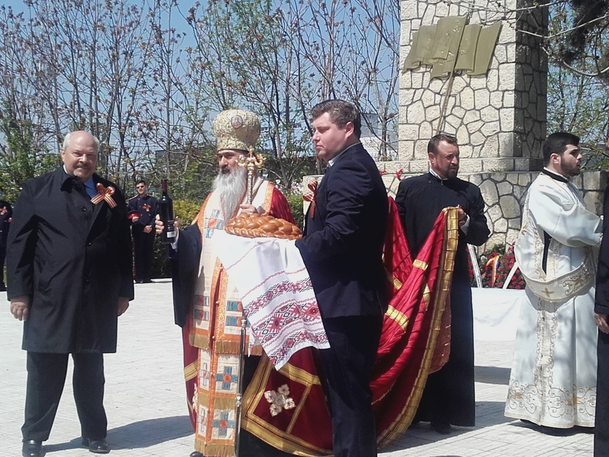 depunere de coroane la constanta consulul federatiei ruse vladimir volkov traiasca pacea si triumful