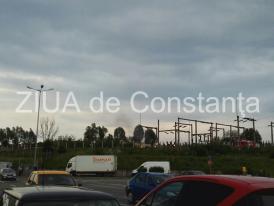 Constanţa. Alertă la pompieri! Explozie la un transformator electric la depozitul 4 Sud al Oil Terminal. A fost urmată de incendiu     