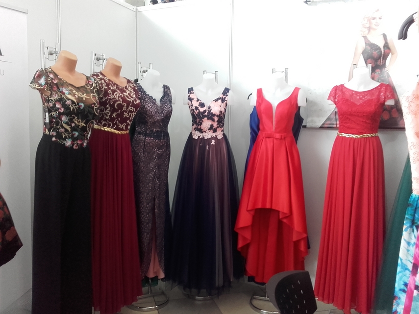 in cautarea tinutei pentru balul de absolvire ccina constanta asteapta tinerii la targul national tinimtex in cautarea tinutei pentru balul de absolvire ccina constanta asteapta tinerii la targul national tinimtex