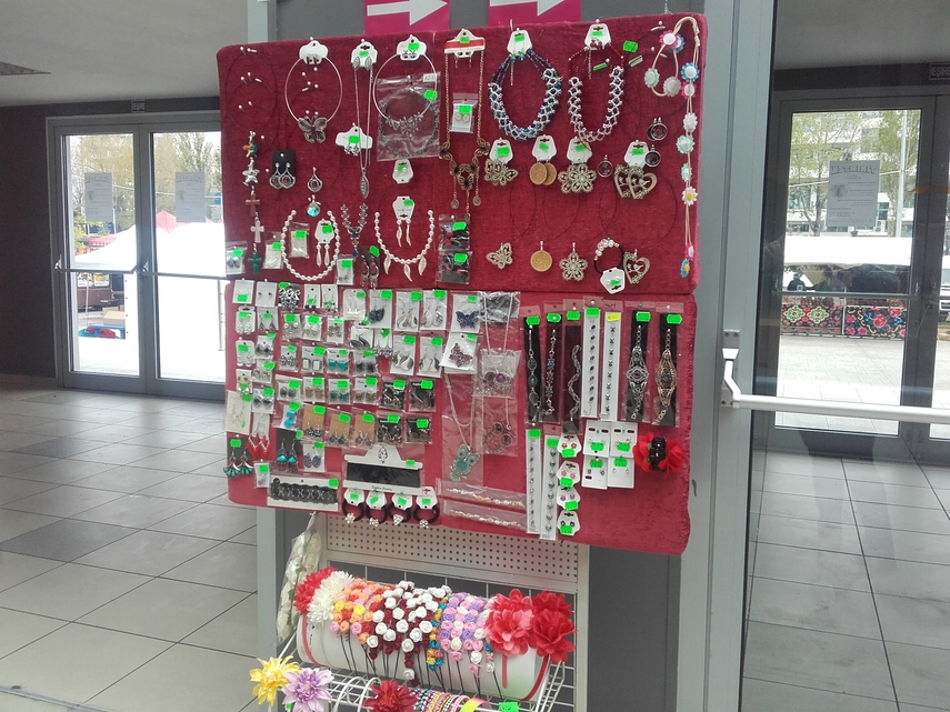 in cautarea tinutei pentru balul de absolvire ccina constanta asteapta tinerii la targul national tinimtex in cautarea tinutei pentru balul de absolvire ccina constanta asteapta tinerii la targul national tinimtex