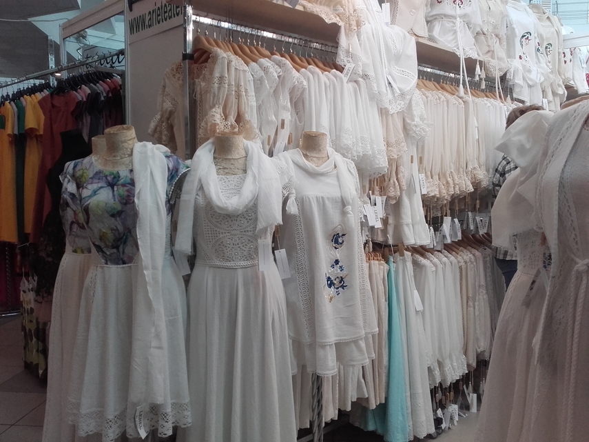 in cautarea tinutei pentru balul de absolvire ccina constanta asteapta tinerii la targul national tinimtex in cautarea tinutei pentru balul de absolvire ccina constanta asteapta tinerii la targul national tinimtex