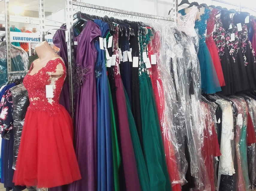 in cautarea tinutei pentru balul de absolvire ccina constanta asteapta tinerii la targul national tinimtex in cautarea tinutei pentru balul de absolvire ccina constanta asteapta tinerii la targul national tinimtex