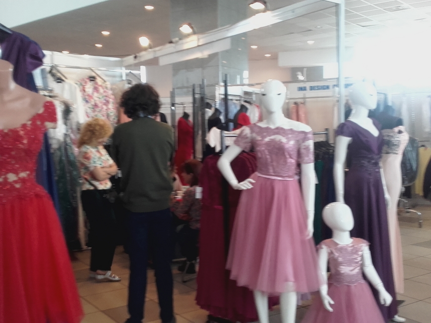 in cautarea tinutei pentru balul de absolvire ccina constanta asteapta tinerii la targul national tinimtex in cautarea tinutei pentru balul de absolvire ccina constanta asteapta tinerii la targul national tinimtex