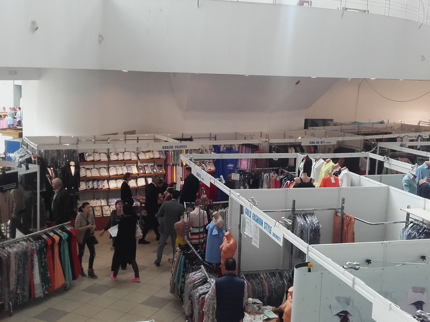 in cautarea tinutei pentru balul de absolvire ccina constanta asteapta tinerii la targul national tinimtex in cautarea tinutei pentru balul de absolvire ccina constanta asteapta tinerii la targul national tinimtex