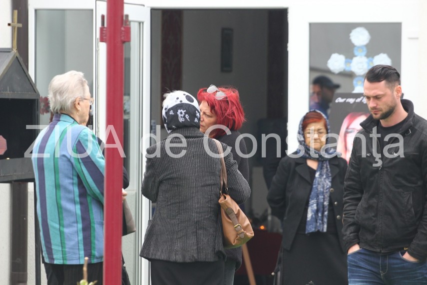 un ultim drum cumplit de greu familia tinerei din constanta decedata in atentatul de la londra sfasiata un ultim drum cumplit de greu familia tinerei din constanta decedata in atentatul de la londra sfasiata