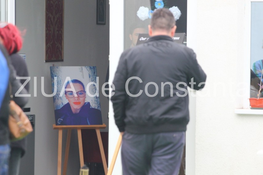 un ultim drum cumplit de greu familia tinerei din constanta decedata in atentatul de la londra sfasiata un ultim drum cumplit de greu familia tinerei din constanta decedata in atentatul de la londra sfasiata