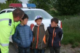 Mobilizare pentru găsirea a trei copii din judeţul Tulcea. Poliţişti, rude, voluntari și reprezentanți ai unei firme de pază, implicaţi în căutări