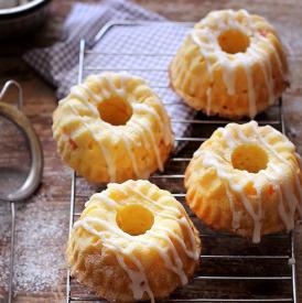 Prăjituri bundt cu fructe tropicale