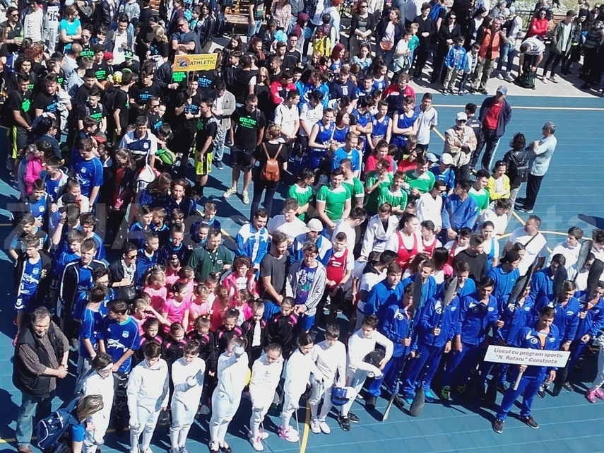 ionut gheorghe a purtat tricolorul la parada de zilele constantei tinerii au strigat din sute de glasuri ionut gheorghe a purtat tricolorul la parada de zilele constantei tinerii au strigat din sute de glasuri