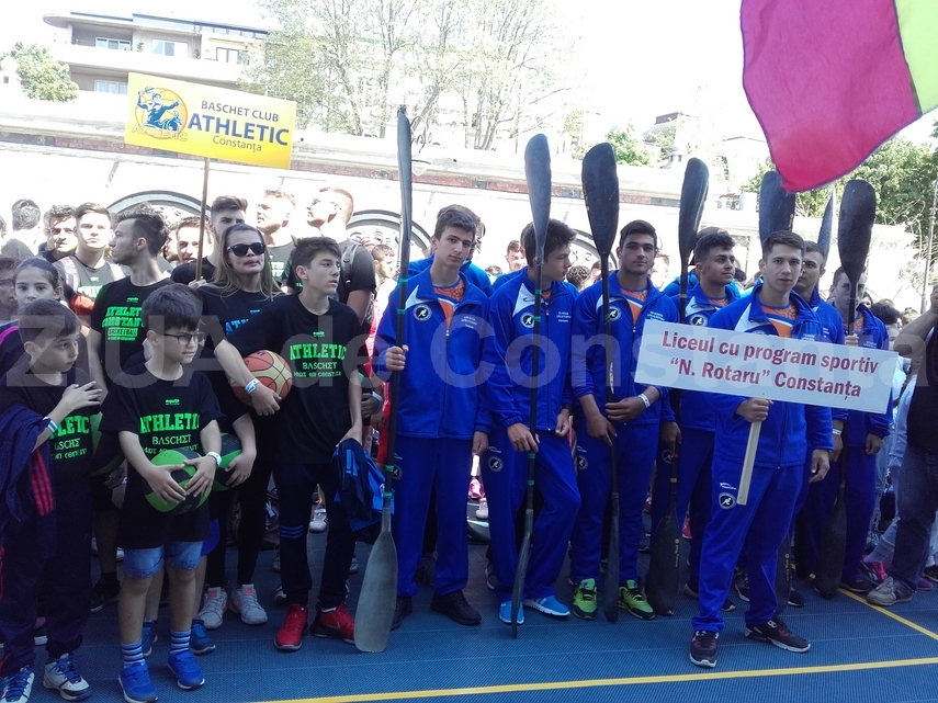 ionut gheorghe a purtat tricolorul la parada de zilele constantei tinerii au strigat din sute de glasuri ionut gheorghe a purtat tricolorul la parada de zilele constantei tinerii au strigat din sute de glasuri