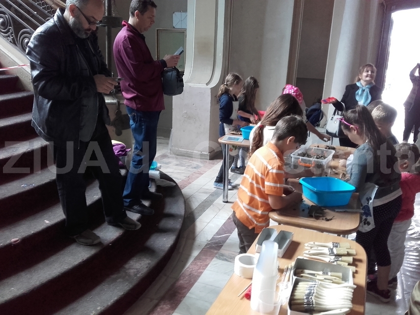 ionut gheorghe a purtat tricolorul la parada de zilele constantei tinerii au strigat din sute de glasuri ionut gheorghe a purtat tricolorul la parada de zilele constantei tinerii au strigat din sute de glasuri