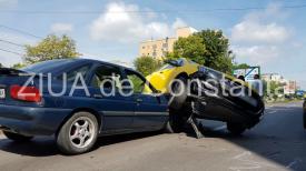 UPDATE 2 Accident spectaculos în Constanţa, pe bulevardul Mamaia! Patru maşini implicate! (galerie foto+video)       
