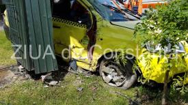 UPDATE Taxi, implicat într-un accident pe bulevardul Mamaia. O persoană este rănită! (galerie foto+video)      