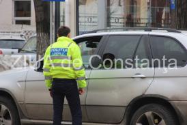 Ani de liceu. Poliţia Rutieră Constanţa a sancţionat şoferii care plimbau pasageri în afara caroseriei maşinii. De la ce şcoală sunt