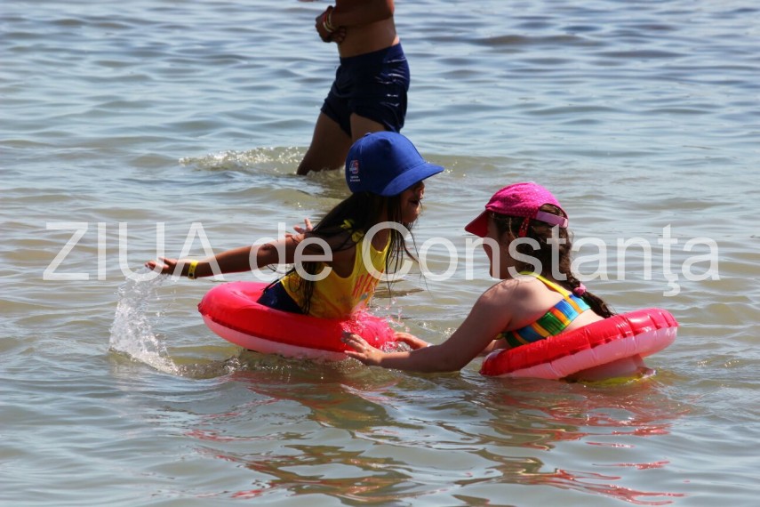 fotoreportaj emotii de nedescris si bucurii mari pentru 37 de copii care au ajuns azi pentru prima data fotoreportaj emotii de nedescris si bucurii mari pentru 37 de copii care au ajuns azi pentru prima data