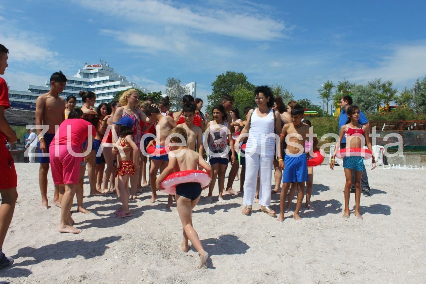 fotoreportaj emotii de nedescris si bucurii mari pentru 37 de copii care au ajuns azi pentru prima data fotoreportaj emotii de nedescris si bucurii mari pentru 37 de copii care au ajuns azi pentru prima data