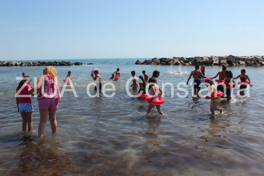 fotoreportaj emotii de nedescris si bucurii mari pentru 37 de copii care au ajuns azi pentru prima data fotoreportaj emotii de nedescris si bucurii mari pentru 37 de copii care au ajuns azi pentru prima data