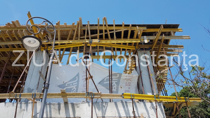 sesizare o parte din schelaria lucrarilor de la vraja marii s a prabusit pe trotuar daca era cineva acolo sesizare o parte din schelaria lucrarilor de la vraja marii s a prabusit pe trotuar daca era cineva acolo