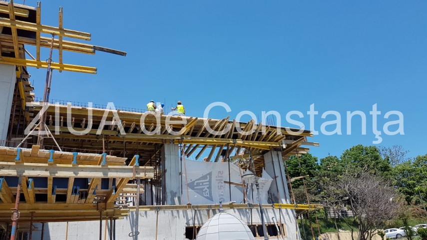 sesizare o parte din schelaria lucrarilor de la vraja marii s a prabusit pe trotuar daca era cineva acolo sesizare o parte din schelaria lucrarilor de la vraja marii s a prabusit pe trotuar daca era cineva acolo