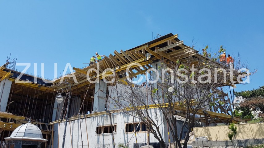 sesizare o parte din schelaria lucrarilor de la vraja marii s a prabusit pe trotuar daca era cineva acolo sesizare o parte din schelaria lucrarilor de la vraja marii s a prabusit pe trotuar daca era cineva acolo