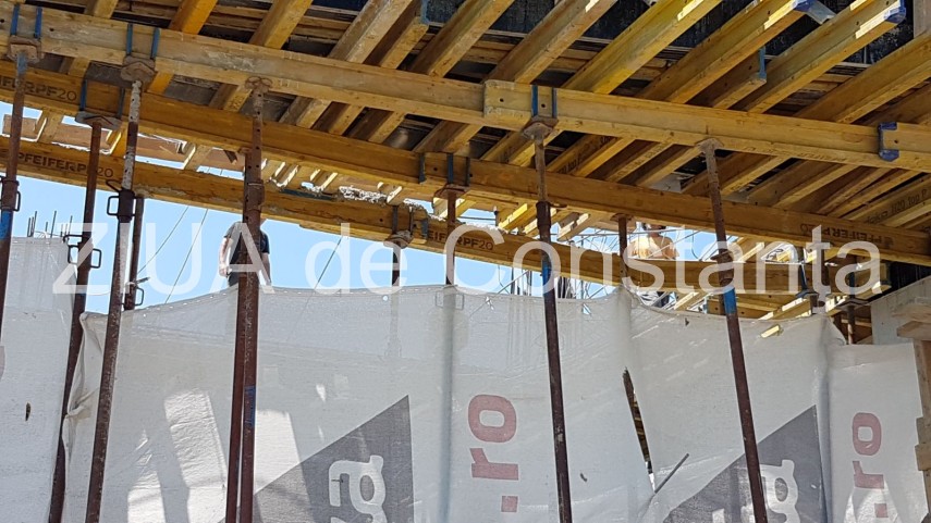 sesizare o parte din schelaria lucrarilor de la vraja marii s a prabusit pe trotuar daca era cineva acolo sesizare o parte din schelaria lucrarilor de la vraja marii s a prabusit pe trotuar daca era cineva acolo