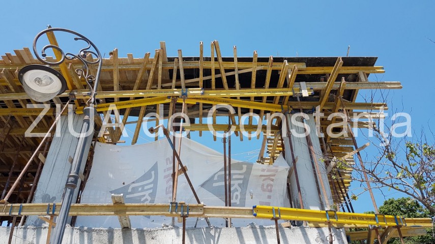 sesizare o parte din schelaria lucrarilor de la vraja marii s a prabusit pe trotuar daca era cineva acolo sesizare o parte din schelaria lucrarilor de la vraja marii s a prabusit pe trotuar daca era cineva acolo