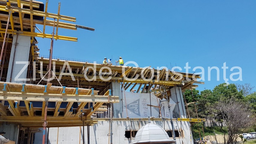 sesizare o parte din schelaria lucrarilor de la vraja marii s a prabusit pe trotuar daca era cineva acolo sesizare o parte din schelaria lucrarilor de la vraja marii s a prabusit pe trotuar daca era cineva acolo