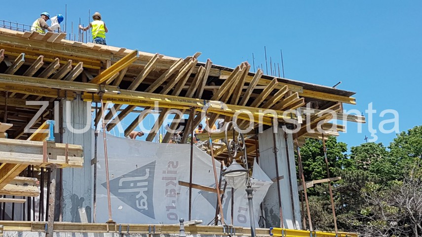 sesizare o parte din schelaria lucrarilor de la vraja marii s a prabusit pe trotuar daca era cineva acolo sesizare o parte din schelaria lucrarilor de la vraja marii s a prabusit pe trotuar daca era cineva acolo