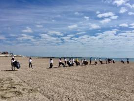 Peste 1,5 tone de deşeuri, adunate de Polaris M Holding SRL şi copiii de la Clubul LIONS Constanţa Balkanica 