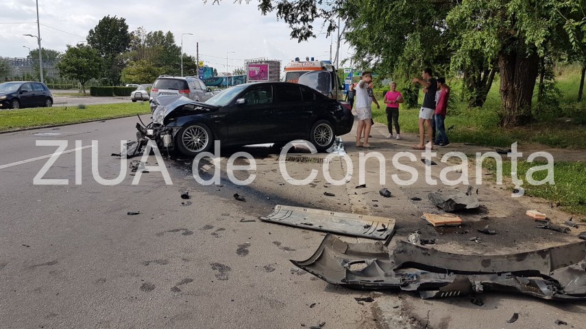 accident rutier grav pe bulevardul mamaia in zona pescarie trei masini implicate 632840 accident rutier grav pe bulevardul mamaia in zona pescarie trei masini implicate 632840