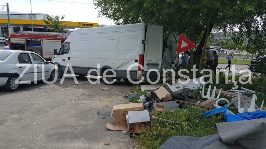 accident rutier grav pe bulevardul mamaia in zona pescarie trei masini implicate 632840 accident rutier grav pe bulevardul mamaia in zona pescarie trei masini implicate 632840