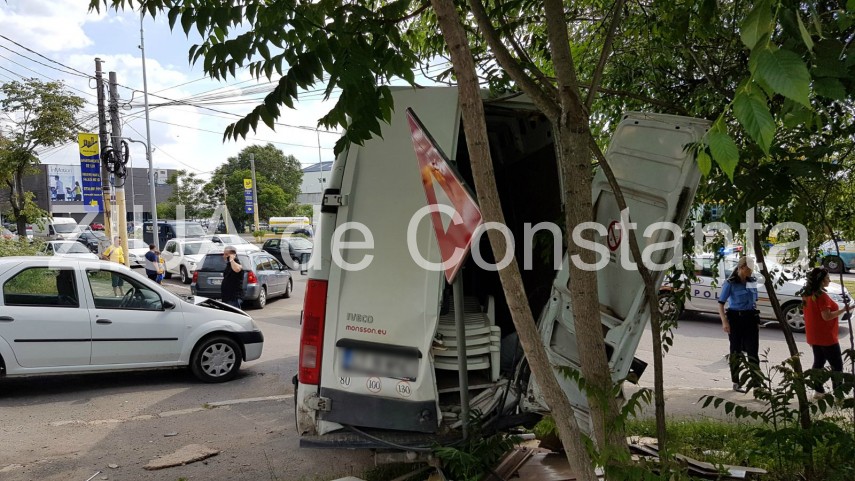 accident rutier grav pe bulevardul mamaia in zona pescarie trei masini implicate 632840 accident rutier grav pe bulevardul mamaia in zona pescarie trei masini implicate 632840