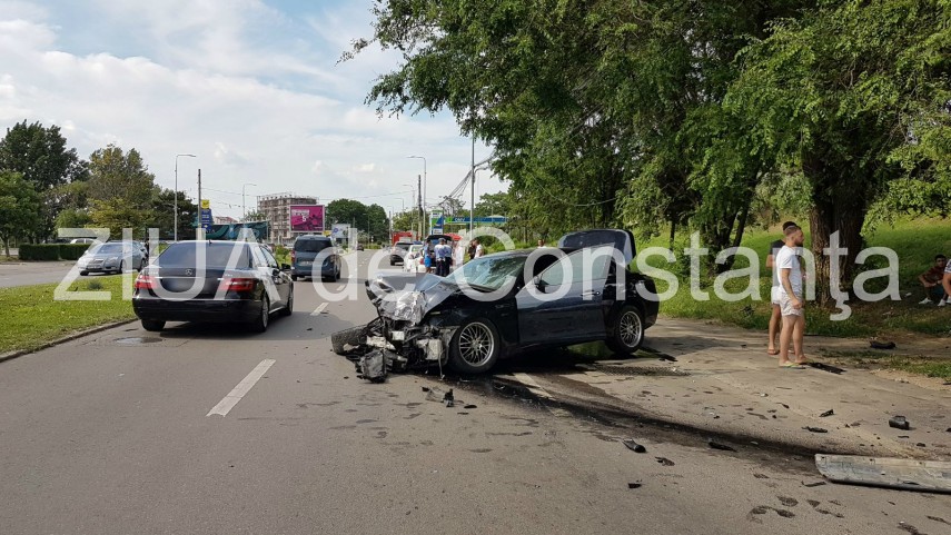 accident rutier grav pe bulevardul mamaia in zona pescarie trei masini implicate 632840 accident rutier grav pe bulevardul mamaia in zona pescarie trei masini implicate 632840