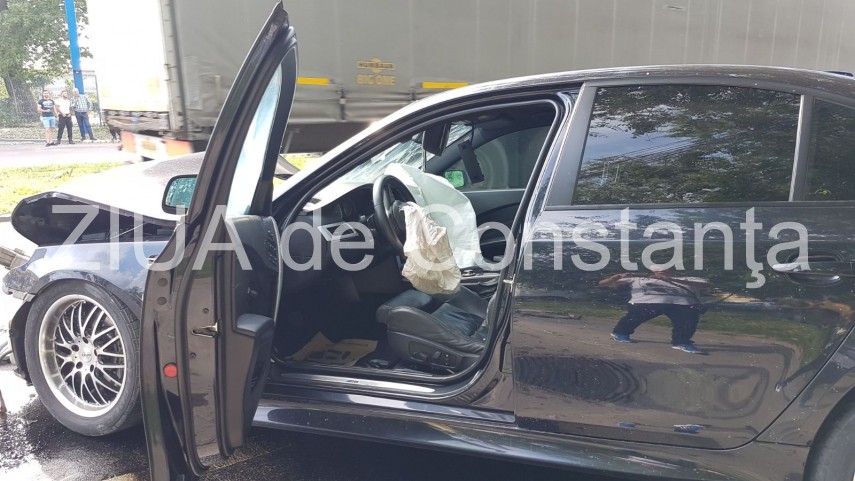 accident rutier grav pe bulevardul mamaia in zona pescarie trei masini implicate 632840 accident rutier grav pe bulevardul mamaia in zona pescarie trei masini implicate 632840