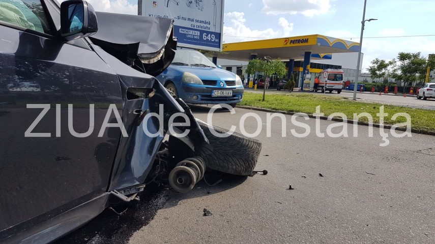accident rutier grav pe bulevardul mamaia in zona pescarie trei masini implicate 632840 accident rutier grav pe bulevardul mamaia in zona pescarie trei masini implicate 632840