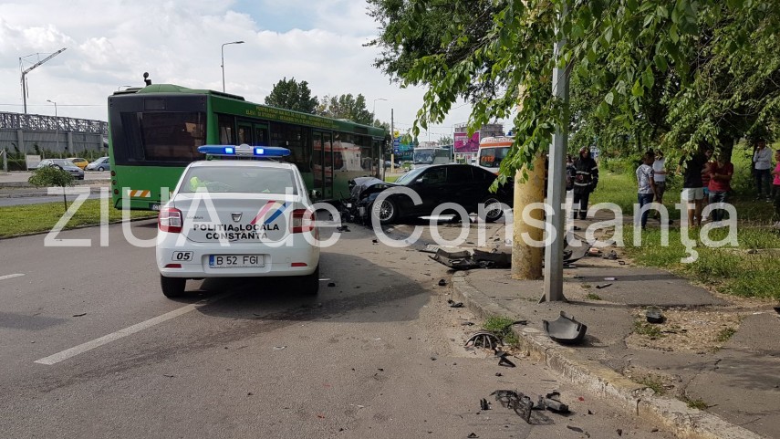 accident rutier grav pe bulevardul mamaia in zona pescarie trei masini implicate 632840 accident rutier grav pe bulevardul mamaia in zona pescarie trei masini implicate 632840