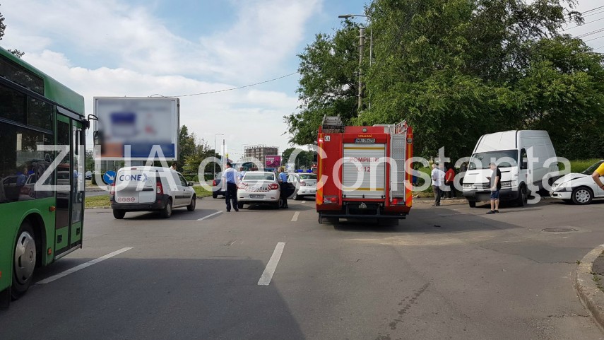 accident rutier grav pe bulevardul mamaia in zona pescarie trei masini implicate 632840 accident rutier grav pe bulevardul mamaia in zona pescarie trei masini implicate 632840