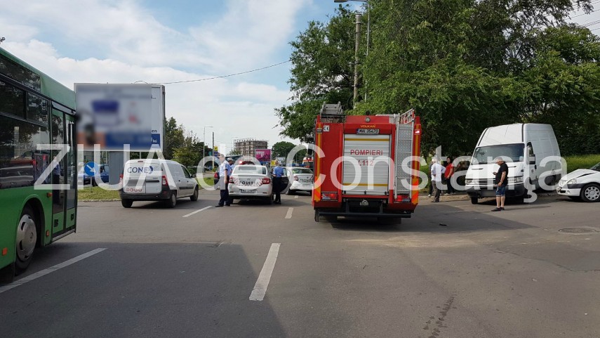 accident rutier grav pe bulevardul mamaia in zona pescarie trei masini implicate 632840 accident rutier grav pe bulevardul mamaia in zona pescarie trei masini implicate 632840