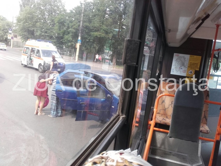 panica pe linia ratc 100 gara mamaia un autoturism s a ciocnit cu un autobuz plin de calatori galerie panica pe linia ratc 100 gara mamaia un autoturism s a ciocnit cu un autobuz plin de calatori galerie