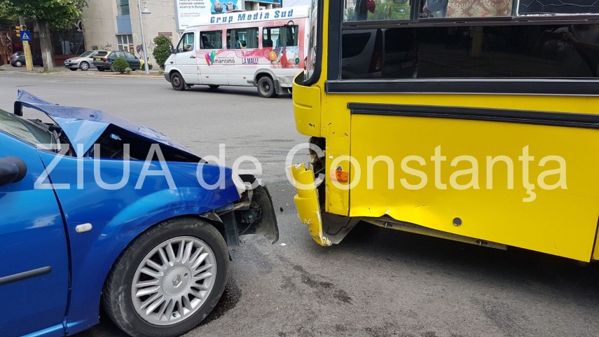 panica pe linia ratc 100 gara mamaia un autoturism s a ciocnit cu un autobuz plin de calatori galerie panica pe linia ratc 100 gara mamaia un autoturism s a ciocnit cu un autobuz plin de calatori galerie