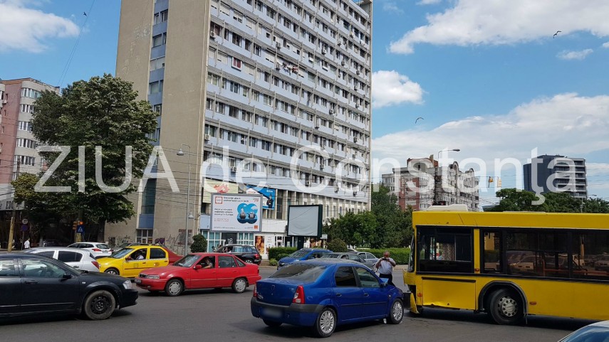 panica pe linia ratc 100 gara mamaia un autoturism s a ciocnit cu un autobuz plin de calatori galerie panica pe linia ratc 100 gara mamaia un autoturism s a ciocnit cu un autobuz plin de calatori galerie