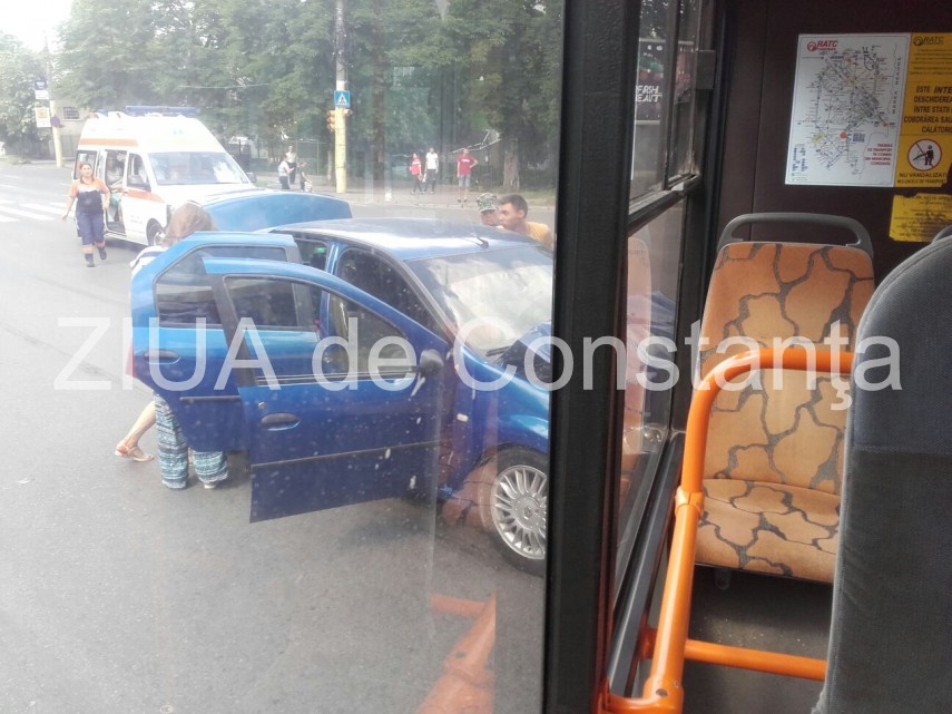 panica pe linia ratc 100 gara mamaia un autoturism s a ciocnit cu un autobuz plin de calatori galerie panica pe linia ratc 100 gara mamaia un autoturism s a ciocnit cu un autobuz plin de calatori galerie