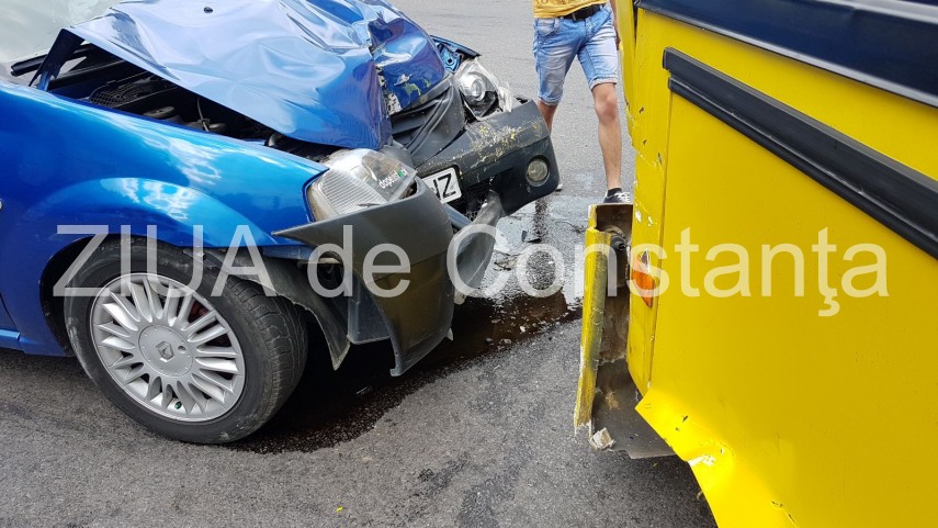 panica pe linia ratc 100 gara mamaia un autoturism s a ciocnit cu un autobuz plin de calatori galerie panica pe linia ratc 100 gara mamaia un autoturism s a ciocnit cu un autobuz plin de calatori galerie
