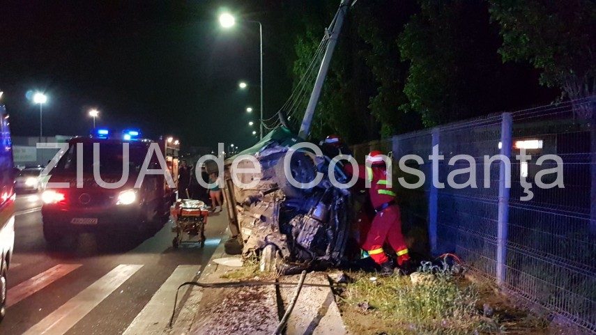 accident rutier grav in municipiul constanta cu victima incarcerata masina rasturnata pe bulevardul aurel accident rutier grav in municipiul constanta cu victima incarcerata masina rasturnata pe bulevardul aurel