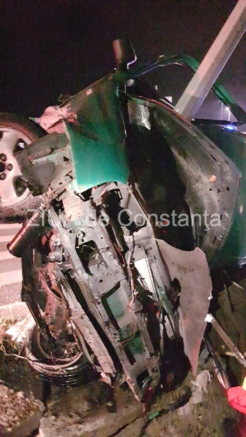accident rutier grav in municipiul constanta cu victima incarcerata masina rasturnata pe bulevardul aurel accident rutier grav in municipiul constanta cu victima incarcerata masina rasturnata pe bulevardul aurel