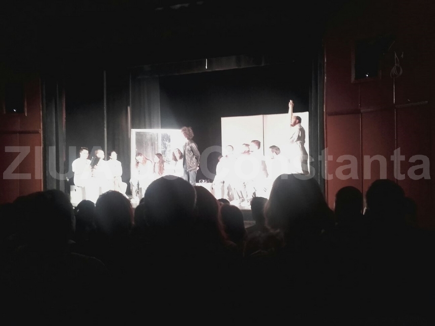 un tulburator zbor deasupra unui cuib de cuci rasplatit cu aplauze binemeritate de catre publicul de un tulburator zbor deasupra unui cuib de cuci rasplatit cu aplauze binemeritate de catre publicul de