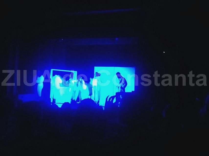 un tulburator zbor deasupra unui cuib de cuci rasplatit cu aplauze binemeritate de catre publicul de un tulburator zbor deasupra unui cuib de cuci rasplatit cu aplauze binemeritate de catre publicul de