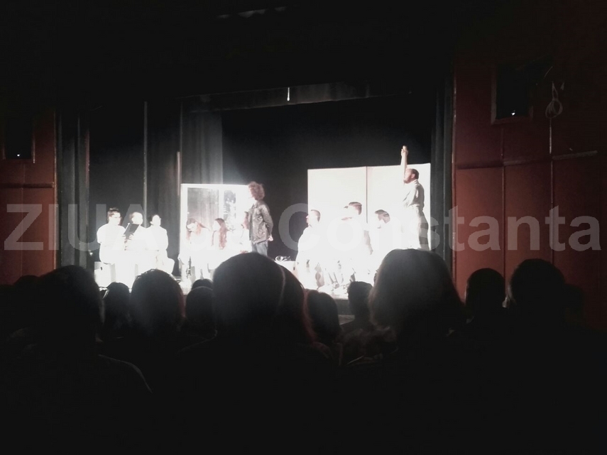 un tulburator zbor deasupra unui cuib de cuci rasplatit cu aplauze binemeritate de catre publicul de un tulburator zbor deasupra unui cuib de cuci rasplatit cu aplauze binemeritate de catre publicul de