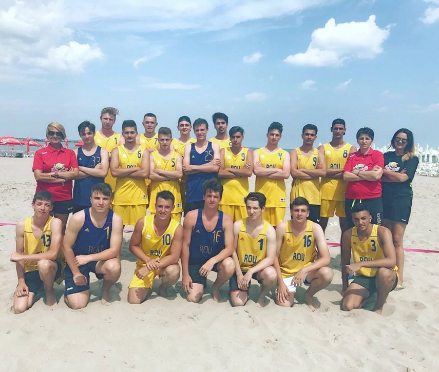 antrenorii si patru sportive din constanta nationala feminina de handbal pe plaja a romaniei pe locul antrenorii si patru sportive din constanta nationala feminina de handbal pe plaja a romaniei pe locul