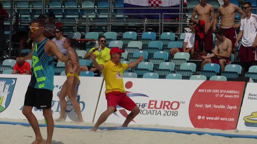antrenorii si patru sportive din constanta nationala feminina de handbal pe plaja a romaniei pe locul antrenorii si patru sportive din constanta nationala feminina de handbal pe plaja a romaniei pe locul